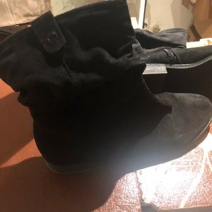 Short black boots